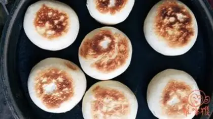 Make A sesame sugar mooncake step 17