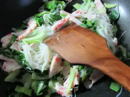 Make Shrimp-flavored rice noodles step 7