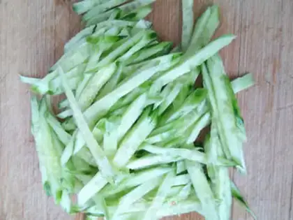Make Squirt cucumber sprouts step 1