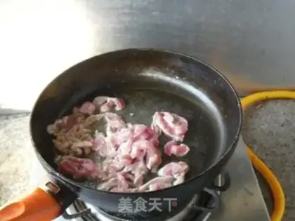 Make The meat and the garlic step 2