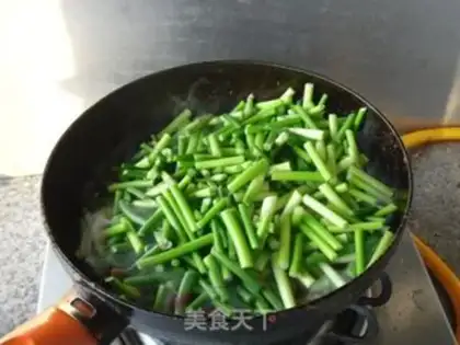Make The meat and the garlic step 4