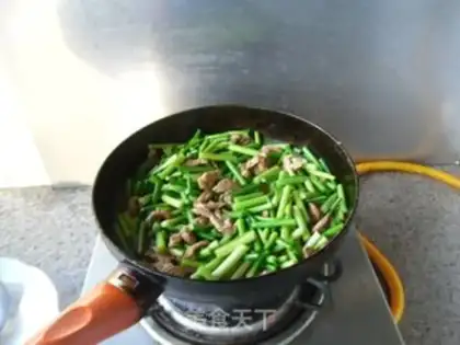 Make The meat and the garlic step 5