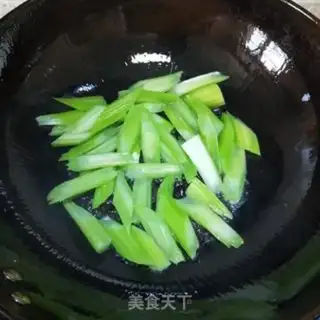 Make Beef fried celery step 3