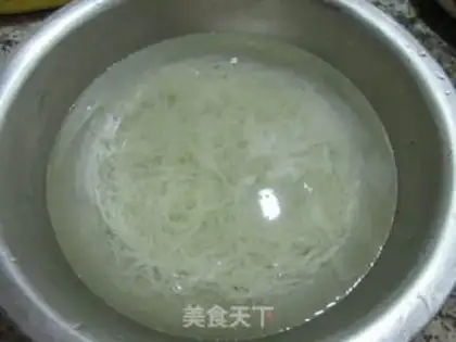 Make Tea mushrooms, carrots, rice noodles step 1