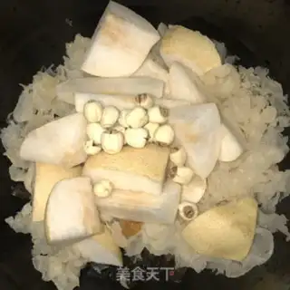 Make Pear Peach and Silver Ears step 1