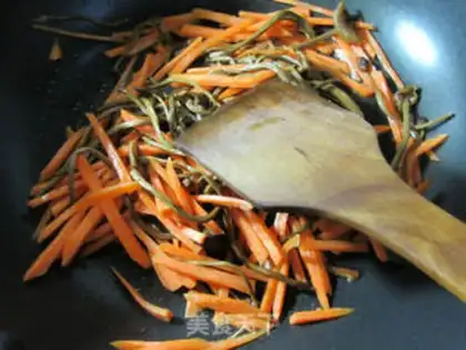 Make Tea mushrooms, carrots, rice noodles step 2