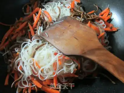Make Tea mushrooms, carrots, rice noodles step 5