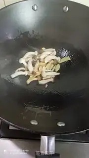 Make Pork scallop mushroom soup step 2