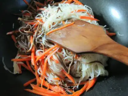 Make Tea mushrooms, carrots, rice noodles step 8