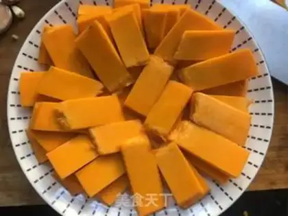 Make Pumpkin steamed chicken legs step 3