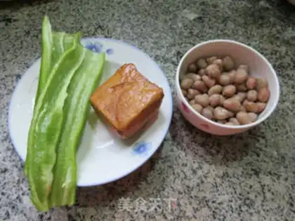 Make Pyramid and peanut rice step 0