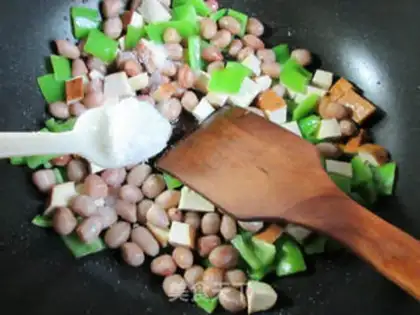Make Pyramid and peanut rice step 5