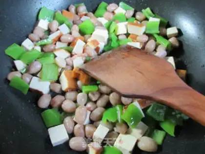 Make Pyramid and peanut rice step 6
