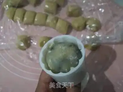 Make Black Sesame Soybean Mooncake step 6