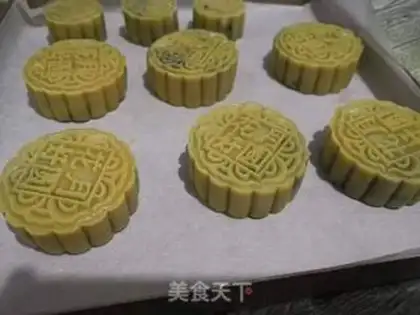 Make Black Sesame Soybean Mooncake step 7