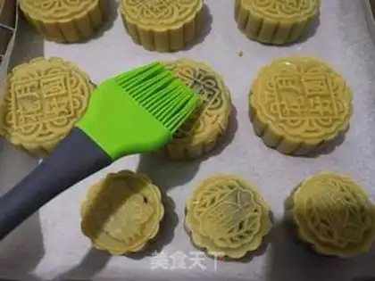 Make Black Sesame Soybean Mooncake step 8