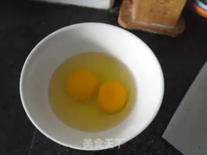 Make Onion fried eggs step 1