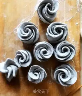 Make Blue rose buns step 11