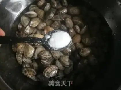 Make Vacuate clams step 1
