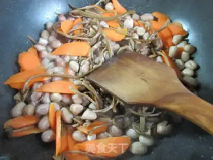 Make Tea mushrooms, carrots, peanut rice step 6