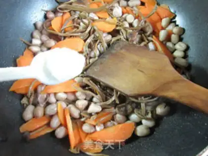 Make Tea mushrooms, carrots, peanut rice step 7