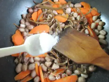 Make Tea mushrooms, carrots, peanut rice step 8
