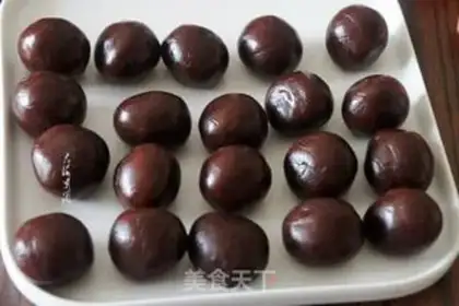 Make Red bean saloon mooncake step 8