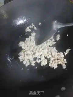 Make Spicy chicken pastries step 4