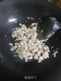 Make Spicy chicken pastries step 5