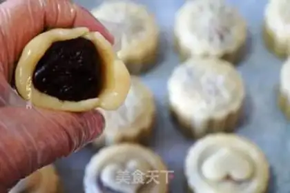 Make Red bean saloon mooncake step 10