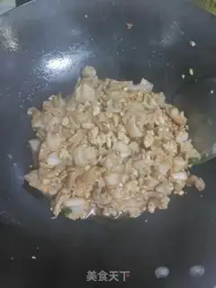 Make Spicy chicken pastries step 7