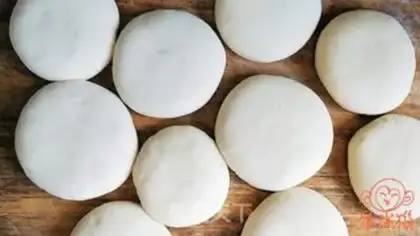 Make A sesame sugar mooncake step 14