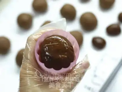 Make Black Sugar Mooncake step 11
