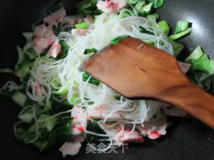 Make Shrimp-flavored rice noodles step 4