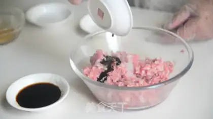 Make Fresh meat mooncake step 1