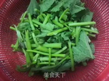Make Pumpkin leaves and eggs step 1
