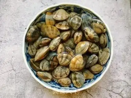 Make Spicy clams and golden needle mushrooms step 0