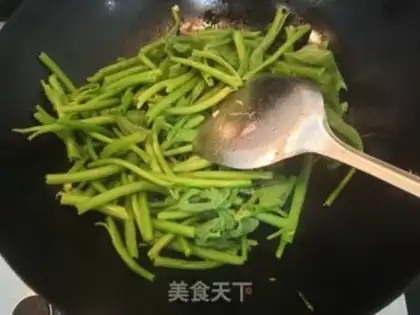 Make Pumpkin leaves and eggs step 9