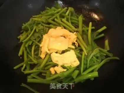 Make Pumpkin leaves and eggs step 10