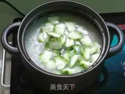 Make Smelt sauerkraut rice congee step 8