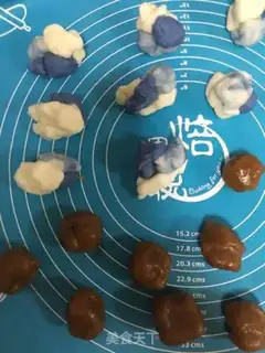 Make Butterbean ice cream mooncake step 3