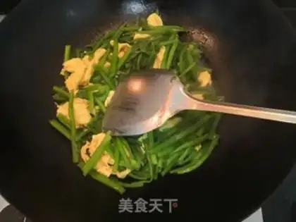 Make Pumpkin leaves and eggs step 11