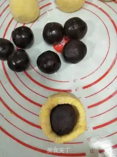Make Pumpkin date mooncake step 6