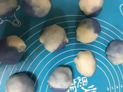 Make Butterbean ice cream mooncake step 5