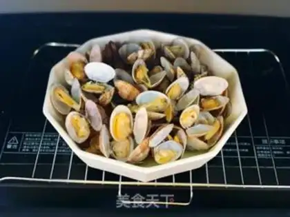 Make Spicy clams and golden needle mushrooms step 7