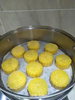 Make Pumpkin date mooncake step 10