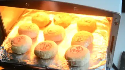 Make Fresh meat mooncake step 17