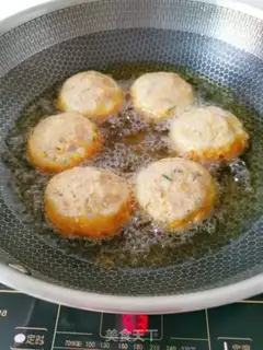 Make Chicken-style lion head step 4