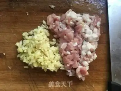 Make Precious meat and apricot mushrooms step 1