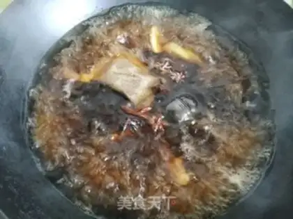 Make Chili duck egg soup step 1